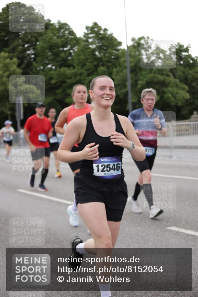 29.06.2025 - hella hamburg halbmarathon Jannik Wohlers http://msf.ph/oto/8152054 29.06.2025 10:52:00 Lombardsbrücke 2420, 2528, 3645, 4815, 5262, 5360, 6386, 6403, 6404, 6406, 6671, 7690, 7691, 7735, 7812, 8194, 8196, 9068, 9103, 9368, 9731, 10080, 10296, 10342, 10392, 10634, 10884, 10928, 11084, 11297, 11736, 11899, 11974, 12089, 12247, 12525, 12546, 12558, 13094, 13207, 13208, 13538, 13677, 14215, 14893, 15205, 16262, 16492, 16752, 16973, 17326, 17327, 18115, 18633, 18668, 18756, 18817 meine-sportfotos.de