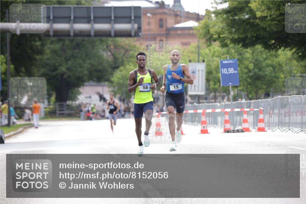 29.06.2025 - hella hamburg halbmarathon Jannik Wohlers http://msf.ph/oto/8152056 29.06.2025 09:31:12 Lombardsbrücke 1, 2, 4, 5, 6, 7, 8, 9, 10, 11, 13, 16, 22, 23, 25, 59 meine-sportfotos.de
