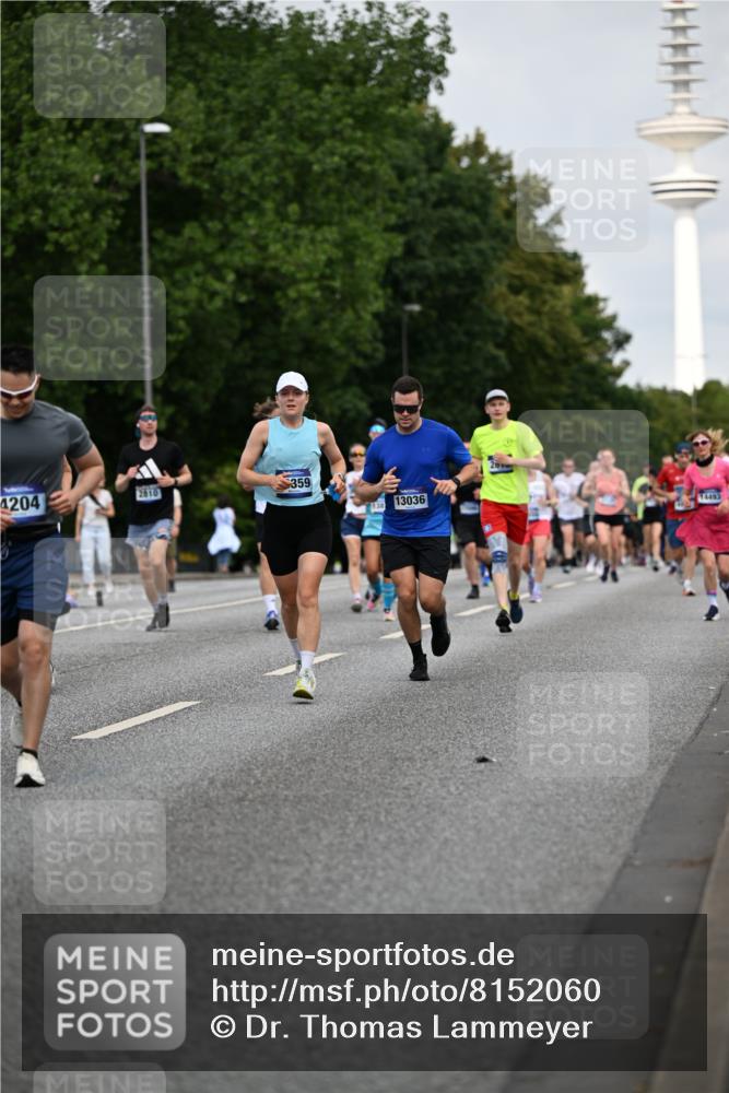 29.06.2025 - hella hamburg halbmarathon Dr. Thomas Lammeyer http://msf.ph/oto/8152060 29.06.2025 10:07:12 Kennedybrücke 1135, 1138, 1482, 1702, 2619, 2712, 2780, 2782, 2810, 3572, 3630, 4066, 4204, 4613, 4665, 5734, 6208, 6815, 7210, 7211, 7290, 7869, 7888, 8481, 8483, 8624, 9439, 10128 meine-sportfotos.de
