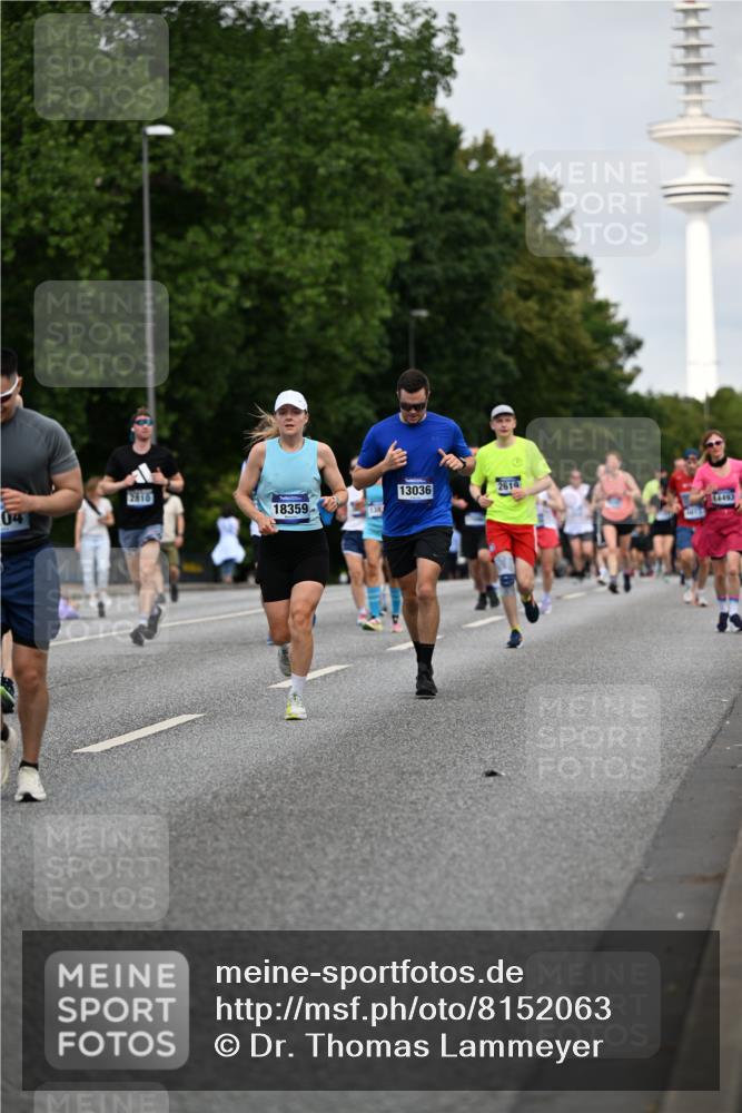 29.06.2025 - hella hamburg halbmarathon Dr. Thomas Lammeyer http://msf.ph/oto/8152063 29.06.2025 10:07:12 Kennedybrücke 1135, 1138, 1482, 1702, 2619, 2712, 2780, 2782, 2810, 3572, 3630, 4066, 4204, 4613, 4665, 5734, 6208, 6815, 7210, 7211, 7290, 7869, 7888, 8481, 8483, 8624, 9439, 10128 meine-sportfotos.de