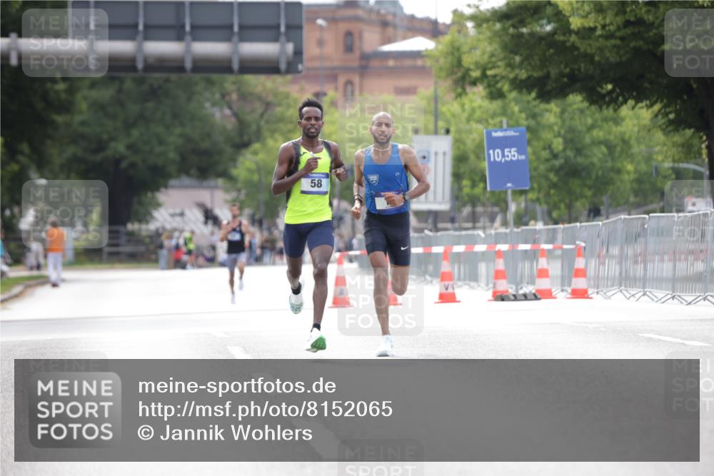29.06.2025 - hella hamburg halbmarathon Jannik Wohlers http://msf.ph/oto/8152065 29.06.2025 09:31:12 Lombardsbrücke 1, 2, 4, 5, 6, 7, 8, 9, 10, 11, 13, 16, 22, 23, 25, 59 meine-sportfotos.de