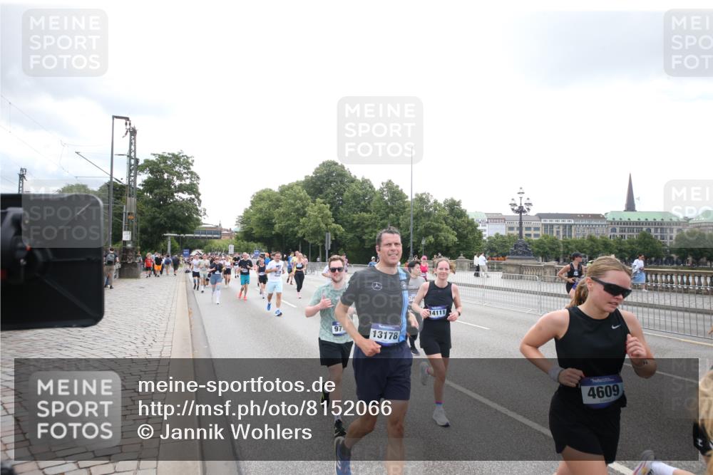 29.06.2025 - hella hamburg halbmarathon Jannik Wohlers http://msf.ph/oto/8152066 29.06.2025 10:39:12 Lombardsbrücke 2578, 2976, 3353, 4298, 4609, 4855, 5045, 5701, 6321, 6427, 6428, 6719, 6726, 6739, 6748, 7053, 7125, 7199, 7429, 7684, 8995, 9569, 9698, 9747, 9777, 10512, 10626, 10627, 10666, 10714, 10833, 10888, 11461, 11982, 12150, 12217, 12631, 12680, 13178, 13495, 14111, 14114, 14299, 14674, 14882, 15265, 15433, 15494, 16178, 17379, 17407, 17634, 17666, 17695, 18944, 19121 meine-sportfotos.de
