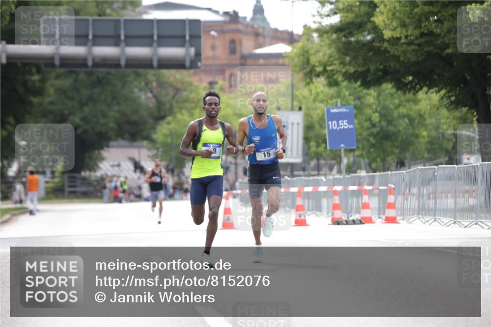 29.06.2025 - hella hamburg halbmarathon Jannik Wohlers http://msf.ph/oto/8152076 29.06.2025 09:31:12 Lombardsbrücke 1, 2, 4, 5, 6, 7, 8, 9, 10, 11, 13, 16, 22, 23, 25, 59 meine-sportfotos.de