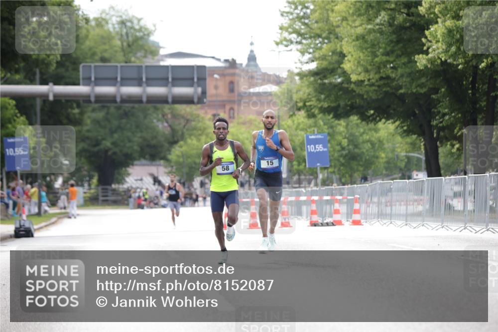 29.06.2025 - hella hamburg halbmarathon Jannik Wohlers http://msf.ph/oto/8152087 29.06.2025 09:31:12 Lombardsbrücke 1, 2, 4, 5, 6, 7, 8, 9, 10, 11, 13, 16, 22, 23, 25, 59 meine-sportfotos.de