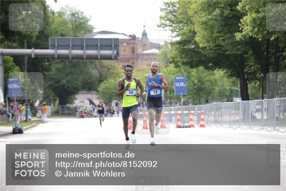 29.06.2025 - hella hamburg halbmarathon Jannik Wohlers http://msf.ph/oto/8152092 29.06.2025 09:31:12 Lombardsbrücke 1, 2, 4, 5, 6, 7, 8, 9, 10, 11, 13, 16, 22, 23, 25, 59 meine-sportfotos.de