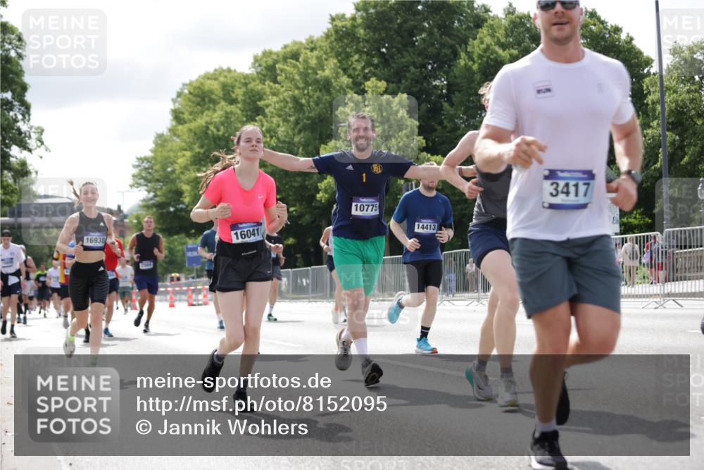 29.06.2025 - hella hamburg halbmarathon Jannik Wohlers http://msf.ph/oto/8152095 29.06.2025 10:15:08 Lombardsbrücke 1440, 2110, 2720, 2989, 3417, 4466, 4492, 4494, 5069, 5739, 6376, 6576, 7809, 7810, 9307, 9423, 9657, 9997, 10108, 10775, 10858, 12457, 12521, 13197, 13453, 13500, 14413, 14552, 14630, 15150, 15307, 15740, 16040, 16041, 16938, 17949, 18150, 18203, 18252, 19027 meine-sportfotos.de