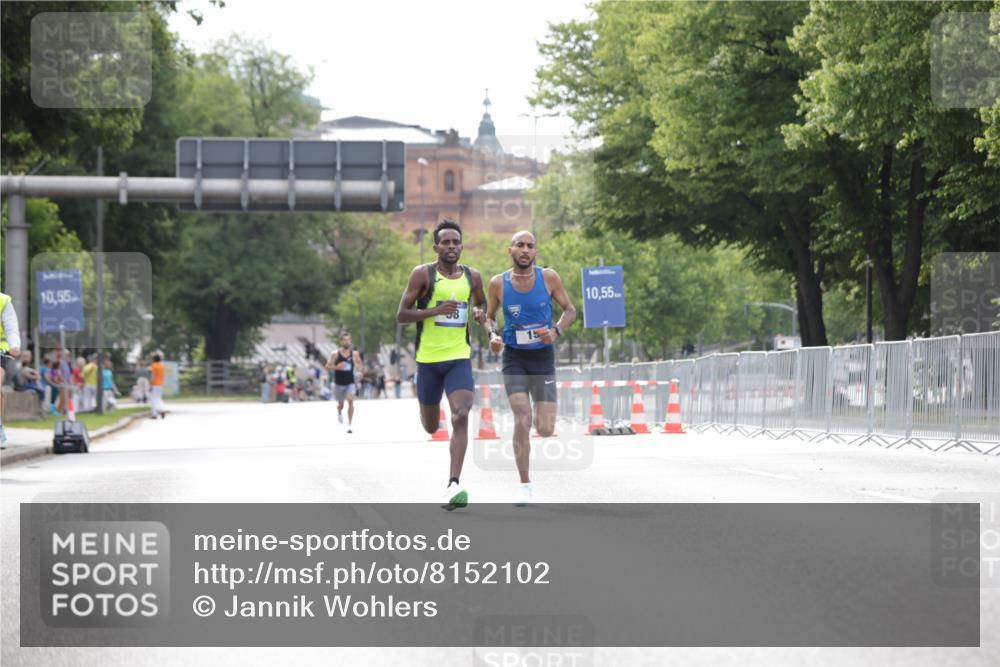 29.06.2025 - hella hamburg halbmarathon Jannik Wohlers http://msf.ph/oto/8152102 29.06.2025 09:31:12 Lombardsbrücke 1, 2, 4, 5, 6, 7, 8, 9, 10, 11, 13, 16, 22, 23, 25, 59 meine-sportfotos.de