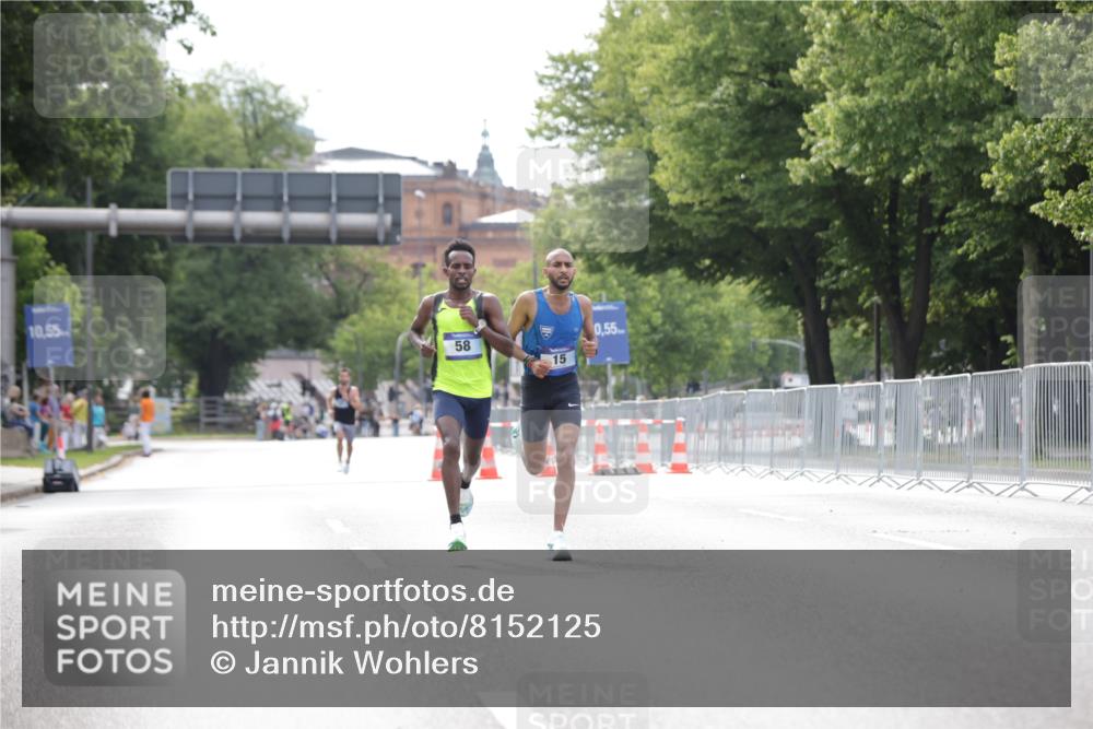 29.06.2025 - hella hamburg halbmarathon Jannik Wohlers http://msf.ph/oto/8152125 29.06.2025 09:31:13 Lombardsbrücke 1, 2, 4, 5, 6, 7, 8, 9, 10, 11, 13, 15, 16, 22, 23, 25, 58, 59 meine-sportfotos.de