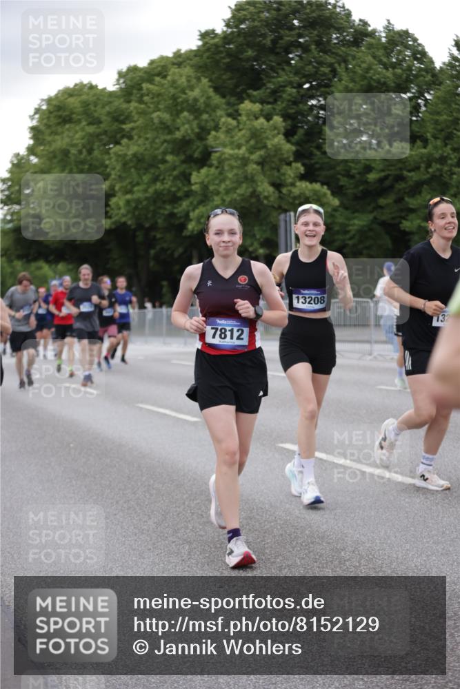 29.06.2025 - hella hamburg halbmarathon Jannik Wohlers http://msf.ph/oto/8152129 29.06.2025 10:52:03 Lombardsbrücke 2420, 2528, 2983, 3645, 4815, 5262, 5360, 6386, 6671, 7511, 7690, 7691, 7735, 7812, 9068, 9070, 9103, 9368, 9731, 10080, 10296, 10392, 10634, 10884, 10928, 11084, 11297, 11736, 11899, 11974, 12247, 12546, 12558, 13094, 13207, 13208, 13305, 13677, 14424, 14893, 15205, 15906, 16262, 16492, 16752, 16973, 17002, 17326, 17327, 18115, 18633, 18668, 18751, 18756, 18817 meine-sportfotos.de