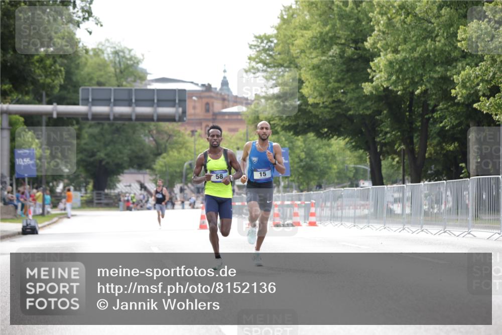 29.06.2025 - hella hamburg halbmarathon Jannik Wohlers http://msf.ph/oto/8152136 29.06.2025 09:31:13 Lombardsbrücke 1, 2, 4, 5, 6, 7, 8, 9, 10, 11, 13, 15, 16, 22, 23, 25, 58, 59 meine-sportfotos.de