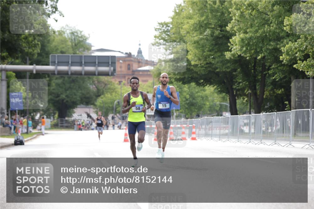 29.06.2025 - hella hamburg halbmarathon Jannik Wohlers http://msf.ph/oto/8152144 29.06.2025 09:31:13 Lombardsbrücke 1, 2, 4, 5, 6, 7, 8, 9, 10, 11, 13, 15, 16, 22, 23, 25, 58, 59 meine-sportfotos.de