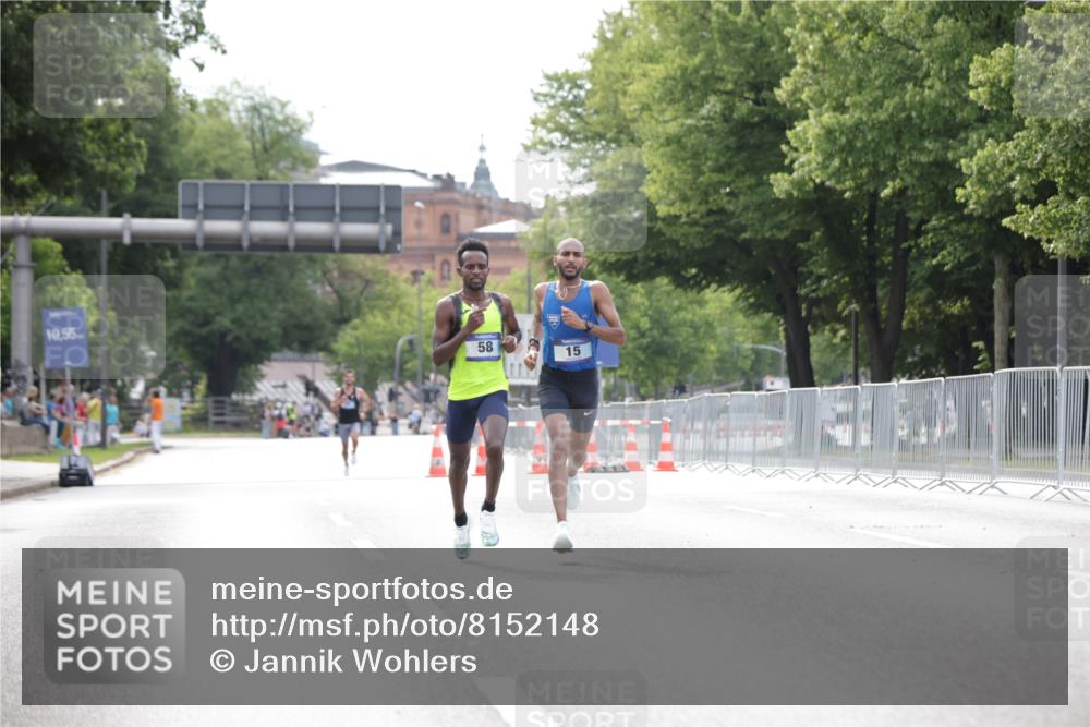 29.06.2025 - hella hamburg halbmarathon Jannik Wohlers http://msf.ph/oto/8152148 29.06.2025 09:31:13 Lombardsbrücke 1, 2, 4, 5, 6, 7, 8, 9, 10, 11, 13, 15, 16, 22, 23, 25, 58, 59 meine-sportfotos.de