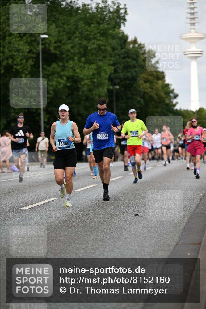 29.06.2025 - hella hamburg halbmarathon Dr. Thomas Lammeyer http://msf.ph/oto/8152160 29.06.2025 10:07:13 Kennedybrücke 1135, 1138, 1482, 1702, 2619, 2712, 2780, 2782, 2810, 3572, 3630, 4066, 4204, 4613, 4665, 5734, 6208, 6815, 7210, 7211, 7290, 7869, 7888, 8481, 8483, 8624, 9439, 10128, 10824 meine-sportfotos.de