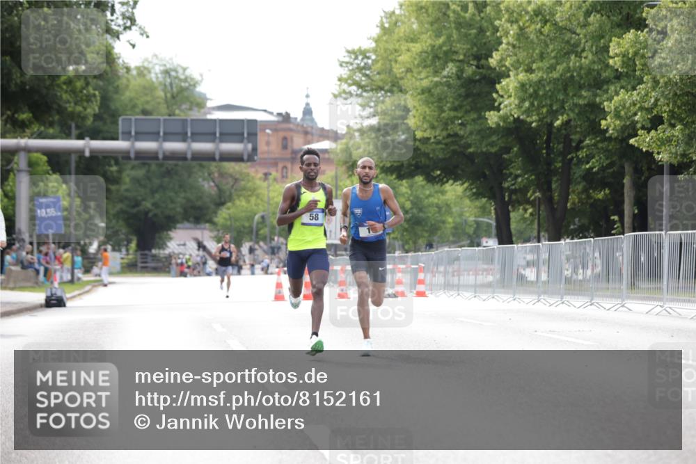 29.06.2025 - hella hamburg halbmarathon Jannik Wohlers http://msf.ph/oto/8152161 29.06.2025 09:31:13 Lombardsbrücke 1, 2, 4, 5, 6, 7, 8, 9, 10, 11, 13, 15, 16, 22, 23, 25, 58, 59 meine-sportfotos.de