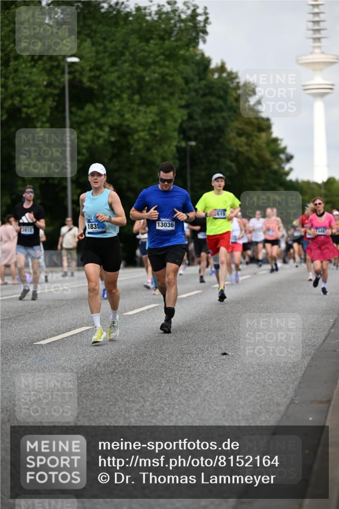 29.06.2025 - hella hamburg halbmarathon Dr. Thomas Lammeyer http://msf.ph/oto/8152164 29.06.2025 10:07:13 Kennedybrücke 1135, 1138, 1482, 1702, 2619, 2712, 2780, 2782, 2810, 3572, 3630, 4066, 4204, 4613, 4665, 5734, 6208, 6815, 7210, 7211, 7290, 7869, 7888, 8481, 8483, 8624, 9439, 10128, 10824 meine-sportfotos.de