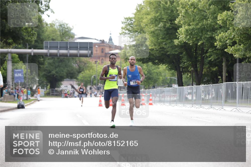 29.06.2025 - hella hamburg halbmarathon Jannik Wohlers http://msf.ph/oto/8152165 29.06.2025 09:31:13 Lombardsbrücke 1, 2, 4, 5, 6, 7, 8, 9, 10, 11, 13, 15, 16, 22, 23, 25, 58, 59 meine-sportfotos.de