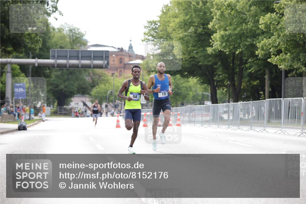 29.06.2025 - hella hamburg halbmarathon Jannik Wohlers http://msf.ph/oto/8152176 29.06.2025 09:31:13 Lombardsbrücke 1, 2, 4, 5, 6, 7, 8, 9, 10, 11, 13, 15, 16, 22, 23, 25, 58, 59 meine-sportfotos.de