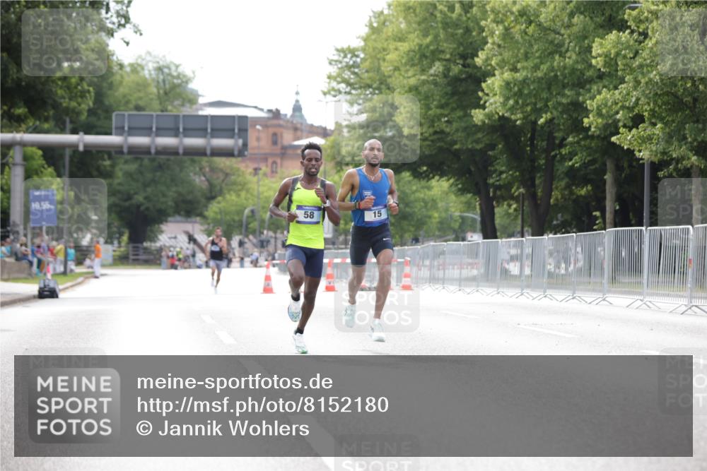 29.06.2025 - hella hamburg halbmarathon Jannik Wohlers http://msf.ph/oto/8152180 29.06.2025 09:31:13 Lombardsbrücke 1, 2, 4, 5, 6, 7, 8, 9, 10, 11, 13, 15, 16, 22, 23, 25, 58, 59 meine-sportfotos.de