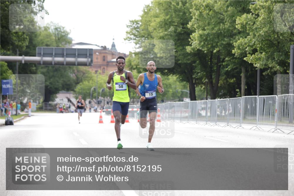 29.06.2025 - hella hamburg halbmarathon Jannik Wohlers http://msf.ph/oto/8152195 29.06.2025 09:31:13 Lombardsbrücke 1, 2, 4, 5, 6, 7, 8, 9, 10, 11, 13, 15, 16, 22, 23, 25, 58, 59 meine-sportfotos.de