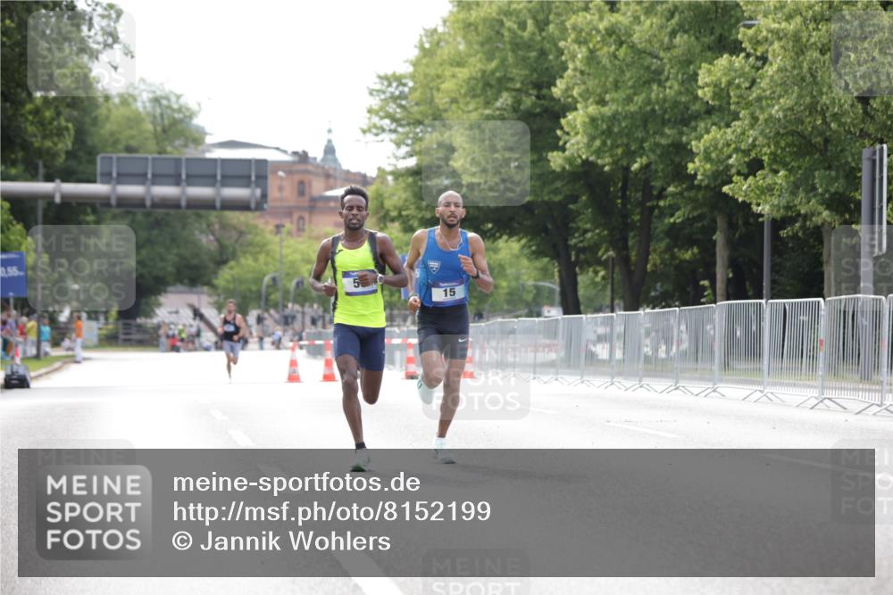 29.06.2025 - hella hamburg halbmarathon Jannik Wohlers http://msf.ph/oto/8152199 29.06.2025 09:31:13 Lombardsbrücke 1, 2, 4, 5, 6, 7, 8, 9, 10, 11, 13, 15, 16, 22, 23, 25, 58, 59 meine-sportfotos.de