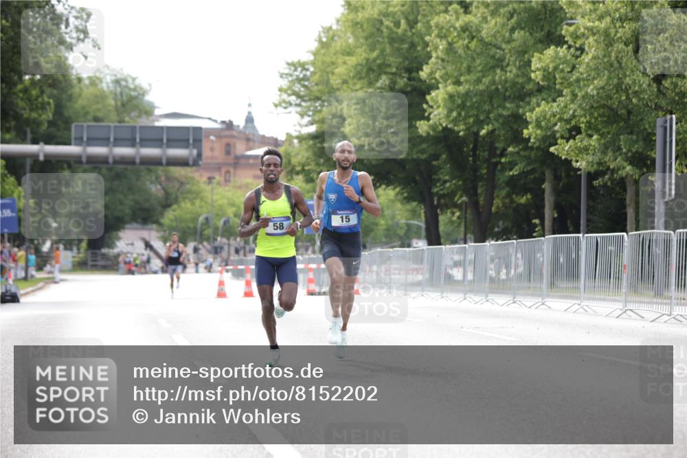 29.06.2025 - hella hamburg halbmarathon Jannik Wohlers http://msf.ph/oto/8152202 29.06.2025 09:31:13 Lombardsbrücke 1, 2, 4, 5, 6, 7, 8, 9, 10, 11, 13, 15, 16, 22, 23, 25, 58, 59 meine-sportfotos.de