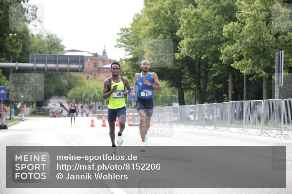 29.06.2025 - hella hamburg halbmarathon Jannik Wohlers http://msf.ph/oto/8152206 29.06.2025 09:31:14 Lombardsbrücke 1, 2, 4, 5, 6, 7, 8, 9, 10, 11, 13, 15, 16, 22, 23, 25, 58, 59 meine-sportfotos.de