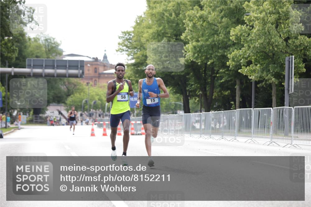 29.06.2025 - hella hamburg halbmarathon Jannik Wohlers http://msf.ph/oto/8152211 29.06.2025 09:31:14 Lombardsbrücke 1, 2, 4, 5, 6, 7, 8, 9, 10, 11, 13, 15, 16, 22, 23, 25, 58, 59 meine-sportfotos.de