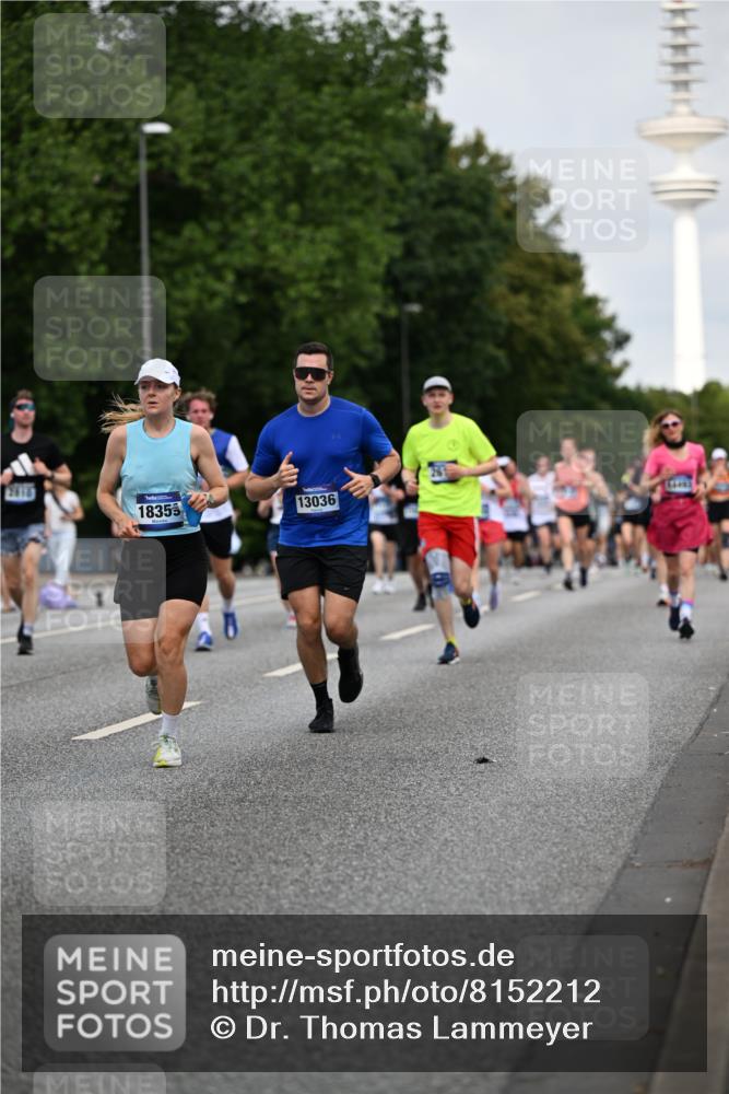 29.06.2025 - hella hamburg halbmarathon Dr. Thomas Lammeyer http://msf.ph/oto/8152212 29.06.2025 10:07:13 Kennedybrücke 1135, 1138, 1482, 1702, 2619, 2712, 2780, 2782, 2810, 3572, 3630, 4066, 4204, 4613, 4665, 5734, 6208, 6815, 7210, 7211, 7290, 7869, 7888, 8481, 8483, 8624, 9439, 10128, 10824 meine-sportfotos.de