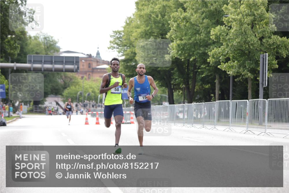 29.06.2025 - hella hamburg halbmarathon Jannik Wohlers http://msf.ph/oto/8152217 29.06.2025 09:31:14 Lombardsbrücke 1, 2, 4, 5, 6, 7, 8, 9, 10, 11, 13, 15, 16, 22, 23, 25, 58, 59 meine-sportfotos.de