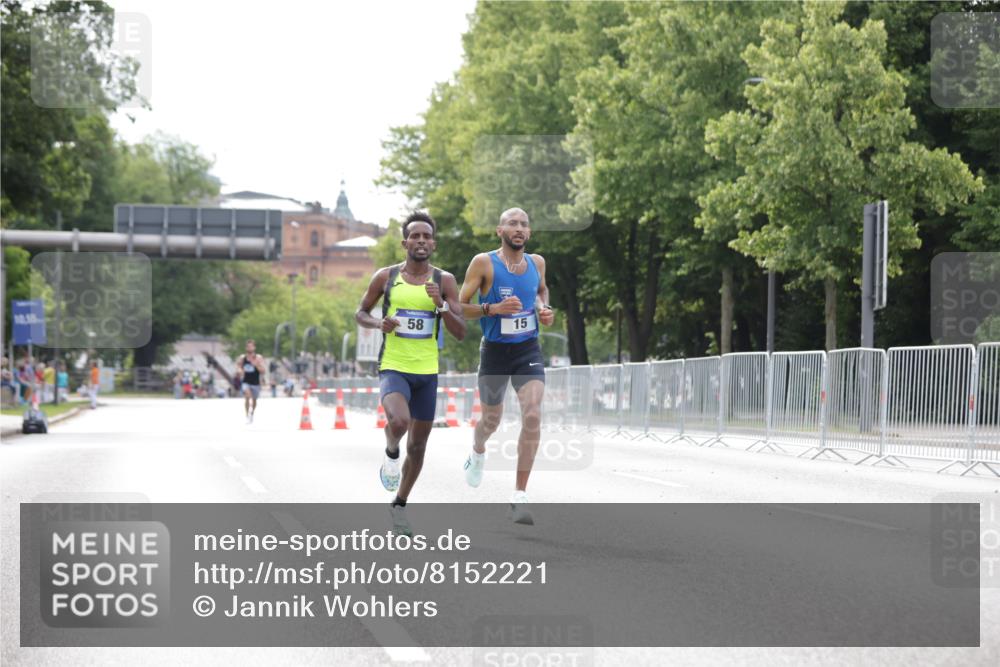 29.06.2025 - hella hamburg halbmarathon Jannik Wohlers http://msf.ph/oto/8152221 29.06.2025 09:31:14 Lombardsbrücke 1, 2, 4, 5, 6, 7, 8, 9, 10, 11, 13, 15, 16, 22, 23, 25, 58, 59 meine-sportfotos.de