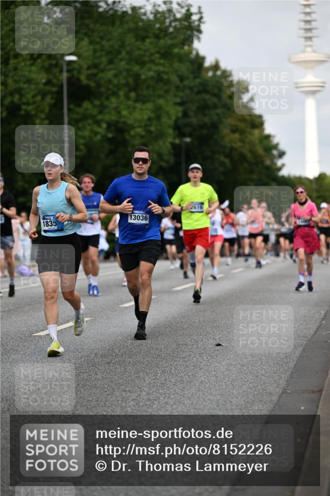 29.06.2025 - hella hamburg halbmarathon Dr. Thomas Lammeyer http://msf.ph/oto/8152226 29.06.2025 10:07:14 Kennedybrücke 1135, 1138, 1482, 1702, 2619, 2712, 2780, 2782, 2810, 3572, 3630, 4066, 4204, 4613, 4665, 5734, 6208, 6815, 7210, 7211, 7290, 7869, 7888, 8481, 8483, 8624, 9439, 9554, 10128, 10824 meine-sportfotos.de