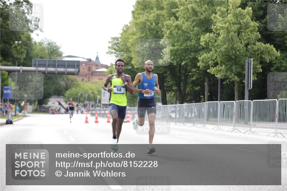 29.06.2025 - hella hamburg halbmarathon Jannik Wohlers http://msf.ph/oto/8152228 29.06.2025 09:31:14 Lombardsbrücke 1, 2, 4, 5, 6, 7, 8, 9, 10, 11, 13, 15, 16, 22, 23, 25, 58, 59 meine-sportfotos.de