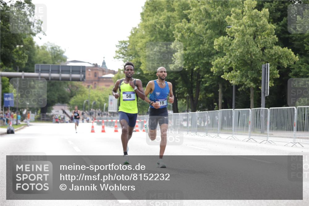 29.06.2025 - hella hamburg halbmarathon Jannik Wohlers http://msf.ph/oto/8152232 29.06.2025 09:31:14 Lombardsbrücke 1, 2, 4, 5, 6, 7, 8, 9, 10, 11, 13, 15, 16, 22, 23, 25, 58, 59 meine-sportfotos.de