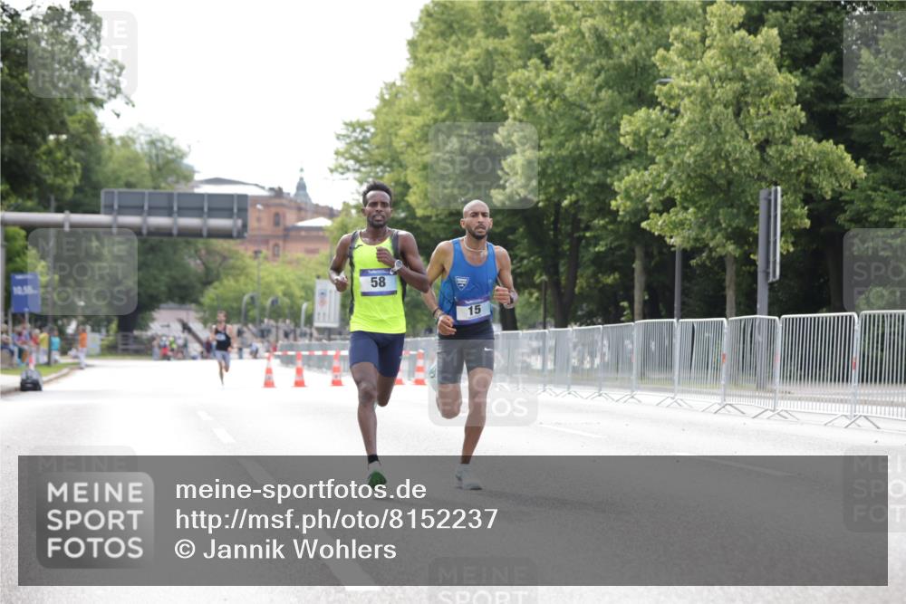 29.06.2025 - hella hamburg halbmarathon Jannik Wohlers http://msf.ph/oto/8152237 29.06.2025 09:31:14 Lombardsbrücke 1, 2, 4, 5, 6, 7, 8, 9, 10, 11, 13, 15, 16, 22, 23, 25, 58, 59 meine-sportfotos.de