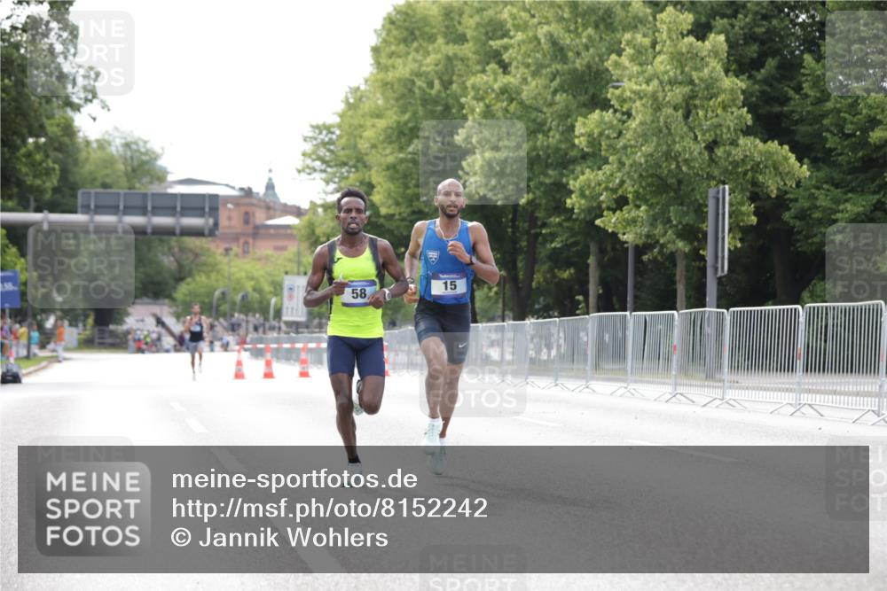 29.06.2025 - hella hamburg halbmarathon Jannik Wohlers http://msf.ph/oto/8152242 29.06.2025 09:31:14 Lombardsbrücke 1, 2, 4, 5, 6, 7, 8, 9, 10, 11, 13, 15, 16, 22, 23, 25, 58, 59 meine-sportfotos.de