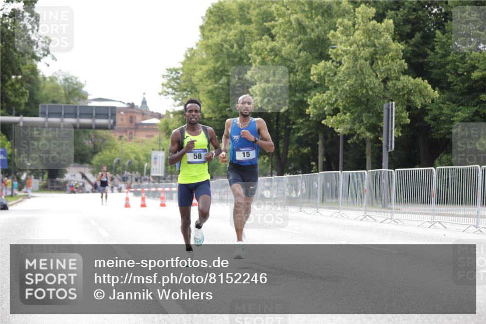 29.06.2025 - hella hamburg halbmarathon Jannik Wohlers http://msf.ph/oto/8152246 29.06.2025 09:31:14 Lombardsbrücke 1, 2, 4, 5, 6, 7, 8, 9, 10, 11, 13, 15, 16, 22, 23, 25, 58, 59 meine-sportfotos.de