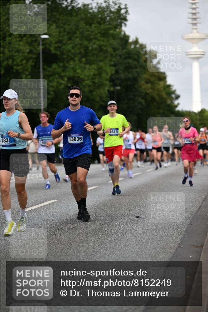 29.06.2025 - hella hamburg halbmarathon Dr. Thomas Lammeyer http://msf.ph/oto/8152249 29.06.2025 10:07:14 Kennedybrücke 1135, 1138, 1482, 1702, 2619, 2712, 2780, 2782, 2810, 3572, 3630, 4066, 4204, 4613, 4665, 5734, 6208, 6815, 7210, 7211, 7290, 7869, 7888, 8481, 8483, 8624, 9439, 9554, 10128, 10824 meine-sportfotos.de