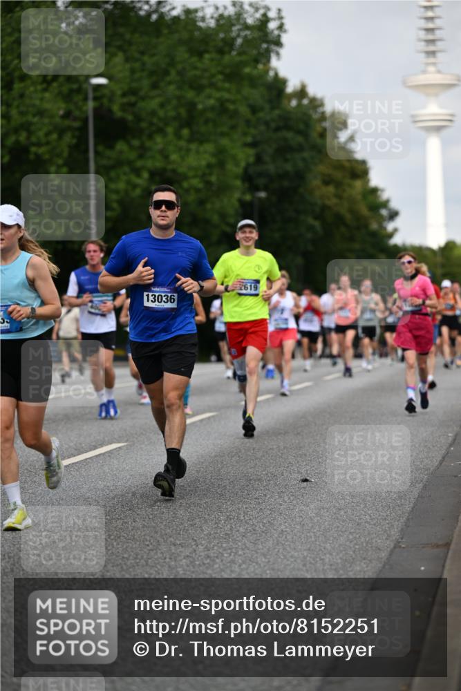 29.06.2025 - hella hamburg halbmarathon Dr. Thomas Lammeyer http://msf.ph/oto/8152251 29.06.2025 10:07:14 Kennedybrücke 1135, 1138, 1482, 1702, 2619, 2712, 2780, 2782, 2810, 3572, 3630, 4066, 4204, 4613, 4665, 5734, 6208, 6815, 7210, 7211, 7290, 7869, 7888, 8481, 8483, 8624, 9439, 9554, 10128, 10824 meine-sportfotos.de