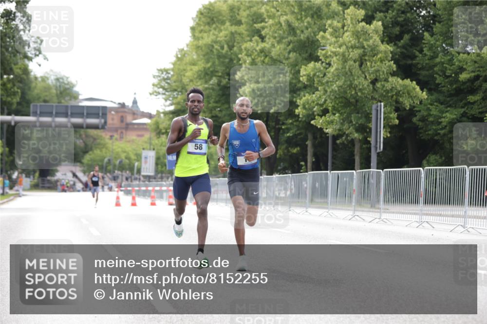 29.06.2025 - hella hamburg halbmarathon Jannik Wohlers http://msf.ph/oto/8152255 29.06.2025 09:31:14 Lombardsbrücke 1, 2, 4, 5, 6, 7, 8, 9, 10, 11, 13, 15, 16, 22, 23, 25, 58, 59 meine-sportfotos.de