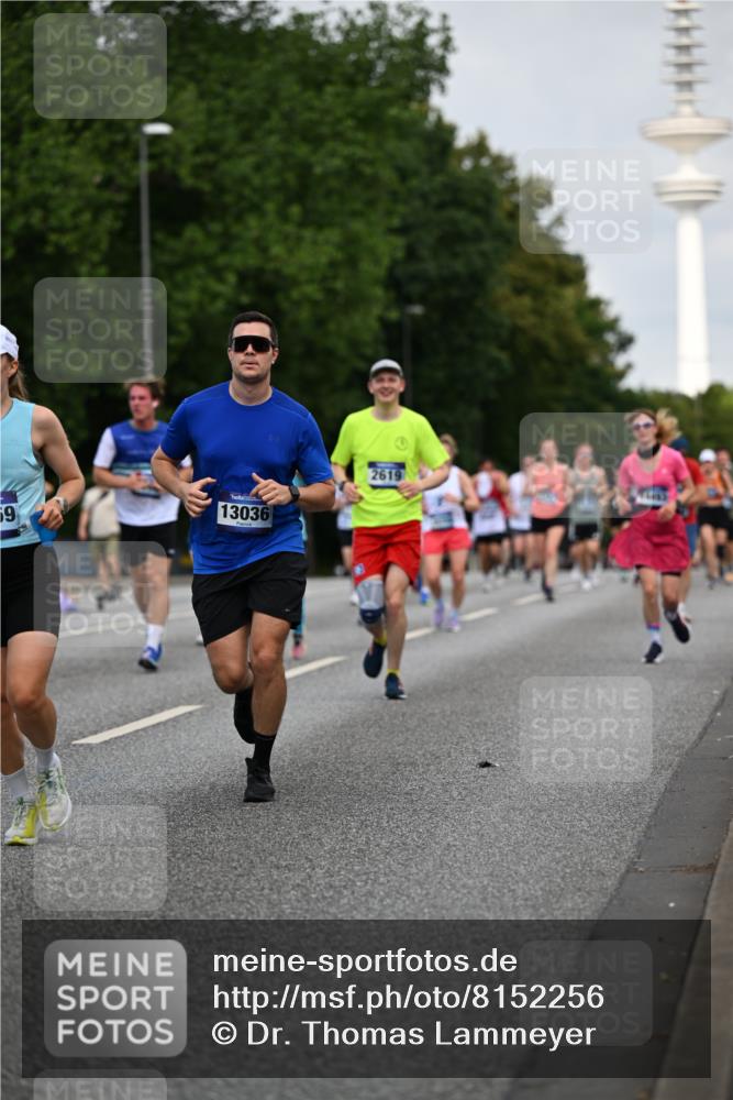 29.06.2025 - hella hamburg halbmarathon Dr. Thomas Lammeyer http://msf.ph/oto/8152256 29.06.2025 10:07:15 Kennedybrücke 1135, 1138, 1482, 1702, 2619, 2712, 2780, 2782, 2810, 3572, 3630, 4066, 4204, 4613, 4665, 5734, 6208, 6815, 7210, 7211, 7290, 7869, 7888, 8481, 8483, 8624, 9439, 9554, 10128, 10824 meine-sportfotos.de
