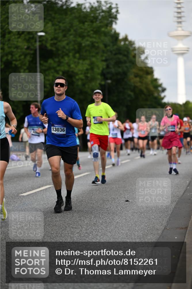 29.06.2025 - hella hamburg halbmarathon Dr. Thomas Lammeyer http://msf.ph/oto/8152261 29.06.2025 10:07:15 Kennedybrücke 1135, 1138, 1482, 1702, 2619, 2712, 2780, 2782, 2810, 3572, 3630, 4066, 4204, 4613, 4665, 5734, 6208, 6815, 7210, 7211, 7290, 7869, 7888, 8481, 8483, 8624, 9439, 9554, 10128, 10824 meine-sportfotos.de