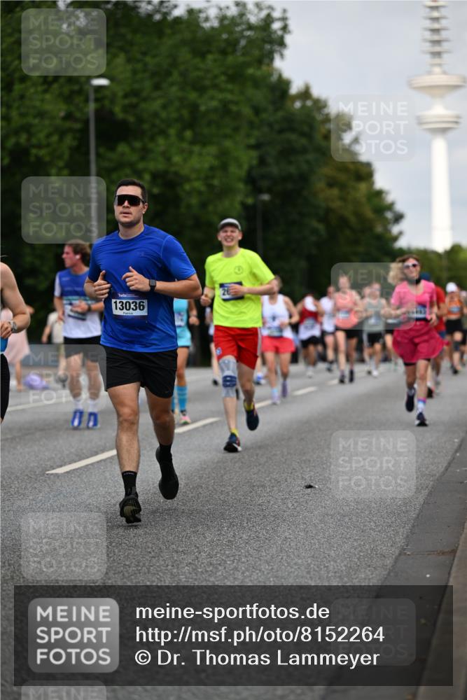 29.06.2025 - hella hamburg halbmarathon Dr. Thomas Lammeyer http://msf.ph/oto/8152264 29.06.2025 10:07:15 Kennedybrücke 1135, 1138, 1482, 1702, 2619, 2712, 2780, 2782, 2810, 3572, 3630, 4066, 4204, 4613, 4665, 5734, 6208, 6815, 7210, 7211, 7290, 7869, 7888, 8481, 8483, 8624, 9439, 9554, 10128, 10824 meine-sportfotos.de