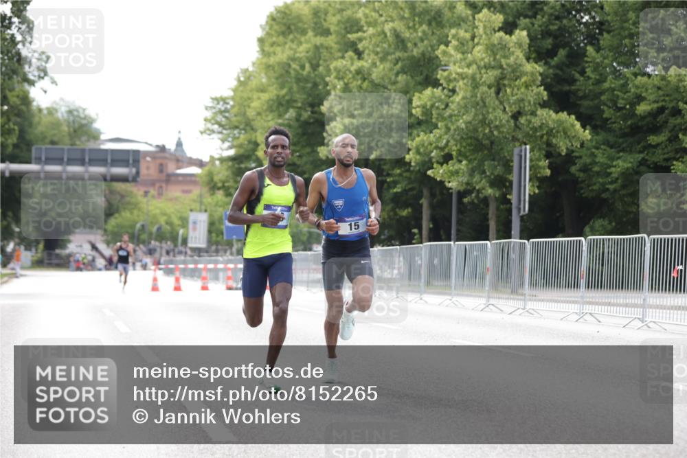 29.06.2025 - hella hamburg halbmarathon Jannik Wohlers http://msf.ph/oto/8152265 29.06.2025 09:31:14 Lombardsbrücke 1, 2, 4, 5, 6, 7, 8, 9, 10, 11, 13, 15, 16, 22, 23, 25, 58, 59 meine-sportfotos.de