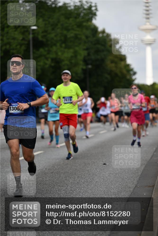 29.06.2025 - hella hamburg halbmarathon Dr. Thomas Lammeyer http://msf.ph/oto/8152280 29.06.2025 10:07:16 Kennedybrücke 1135, 1138, 1482, 1702, 2619, 2712, 2780, 2782, 2810, 3572, 3630, 4066, 4204, 4613, 4665, 5734, 6208, 6815, 7210, 7211, 7290, 7869, 7888, 8481, 8483, 8624, 9439, 9554, 10128, 10824 meine-sportfotos.de