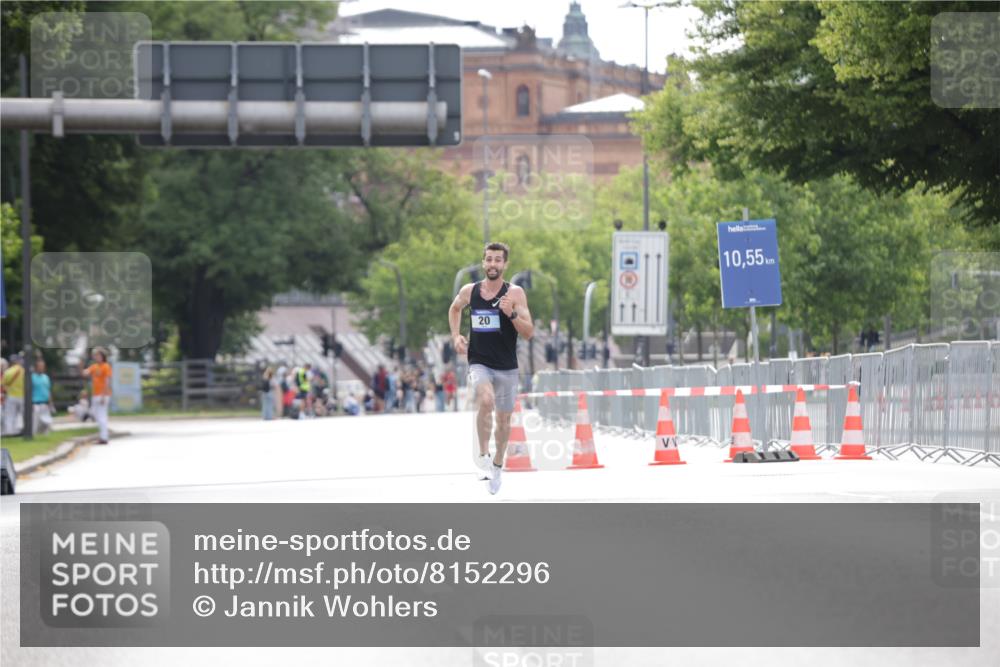 29.06.2025 - hella hamburg halbmarathon Jannik Wohlers http://msf.ph/oto/8152296 29.06.2025 09:31:17 Lombardsbrücke 1, 2, 4, 5, 6, 7, 8, 9, 10, 11, 13, 15, 16, 22, 23, 25, 58, 59 meine-sportfotos.de