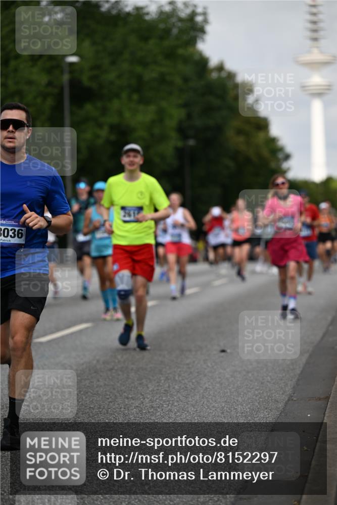 29.06.2025 - hella hamburg halbmarathon Dr. Thomas Lammeyer http://msf.ph/oto/8152297 29.06.2025 10:07:16 Kennedybrücke 1135, 1138, 1482, 1702, 2619, 2712, 2780, 2782, 2810, 3572, 3630, 4066, 4204, 4613, 4665, 5734, 6208, 6815, 7210, 7211, 7290, 7869, 7888, 8481, 8483, 8624, 9439, 9554, 10128, 10824 meine-sportfotos.de