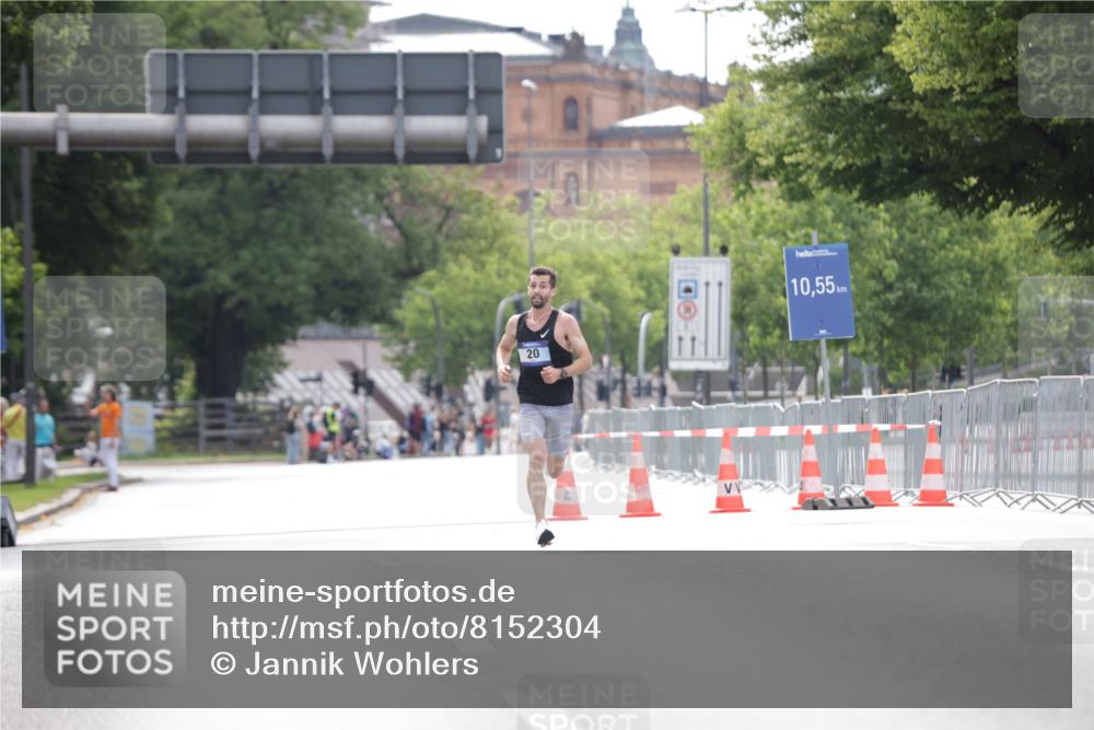 29.06.2025 - hella hamburg halbmarathon Jannik Wohlers http://msf.ph/oto/8152304 29.06.2025 09:31:17 Lombardsbrücke 1, 2, 4, 5, 6, 7, 8, 9, 10, 11, 13, 15, 16, 22, 23, 25, 58, 59 meine-sportfotos.de