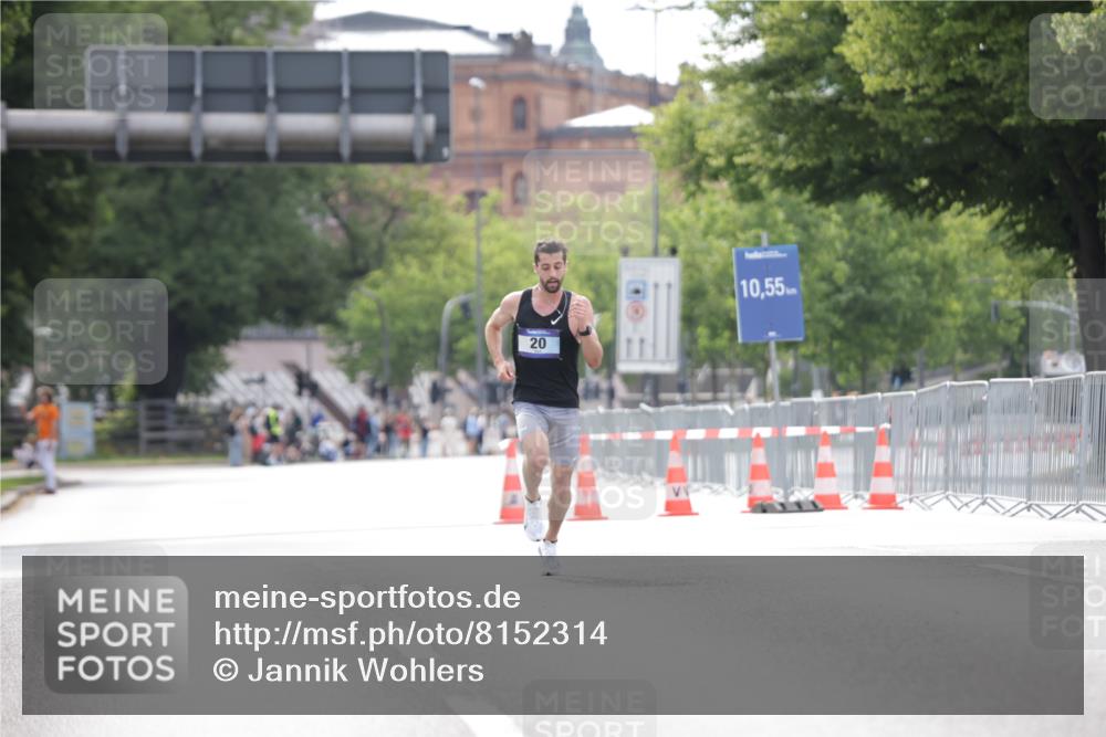 29.06.2025 - hella hamburg halbmarathon Jannik Wohlers http://msf.ph/oto/8152314 29.06.2025 09:31:18 Lombardsbrücke 2, 4, 6, 8, 9, 13, 15, 22, 58 meine-sportfotos.de