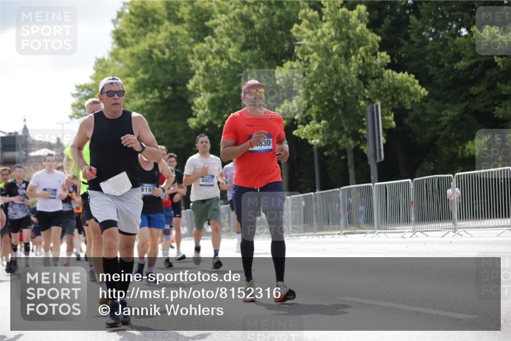 29.06.2025 - hella hamburg halbmarathon Jannik Wohlers http://msf.ph/oto/8152316 29.06.2025 10:15:14 Lombardsbrücke 1440, 2110, 2989, 3417, 4007, 4466, 4492, 4494, 5069, 5739, 6376, 6576, 9192, 9657, 10108, 10775, 12457, 12521, 13179, 13197, 13818, 13951, 14413, 14423, 14550, 14552, 14630, 15307, 15570, 15710, 15988, 16041, 16923, 16938, 17350, 18150, 18203, 18957 meine-sportfotos.de
