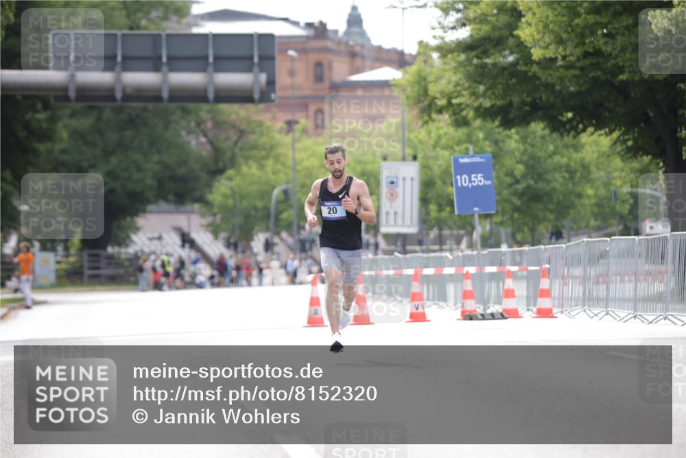 29.06.2025 - hella hamburg halbmarathon Jannik Wohlers http://msf.ph/oto/8152320 29.06.2025 09:31:18 Lombardsbrücke 2, 4, 6, 8, 9, 13, 15, 22, 58 meine-sportfotos.de